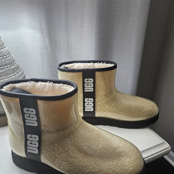 UGG Shearling Lined Boots - Picture 2 of 8